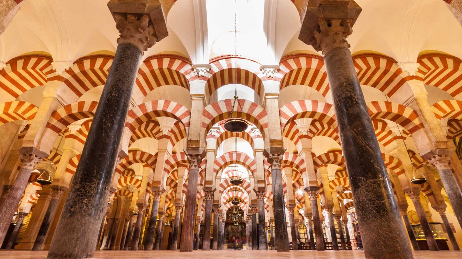 mezquita catedral de córdoba en andalucía
