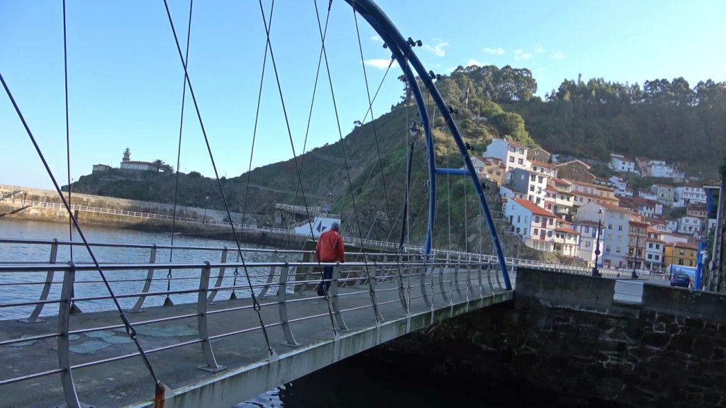 puente de acceso a cudillero en asturias