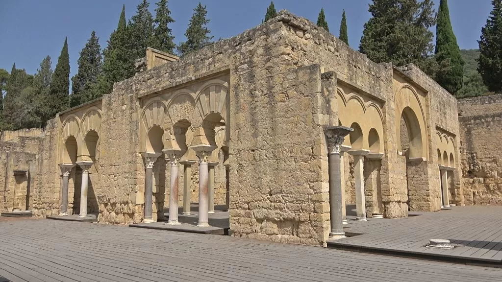 detalle de las ruinas de medina alzahara en córdoba