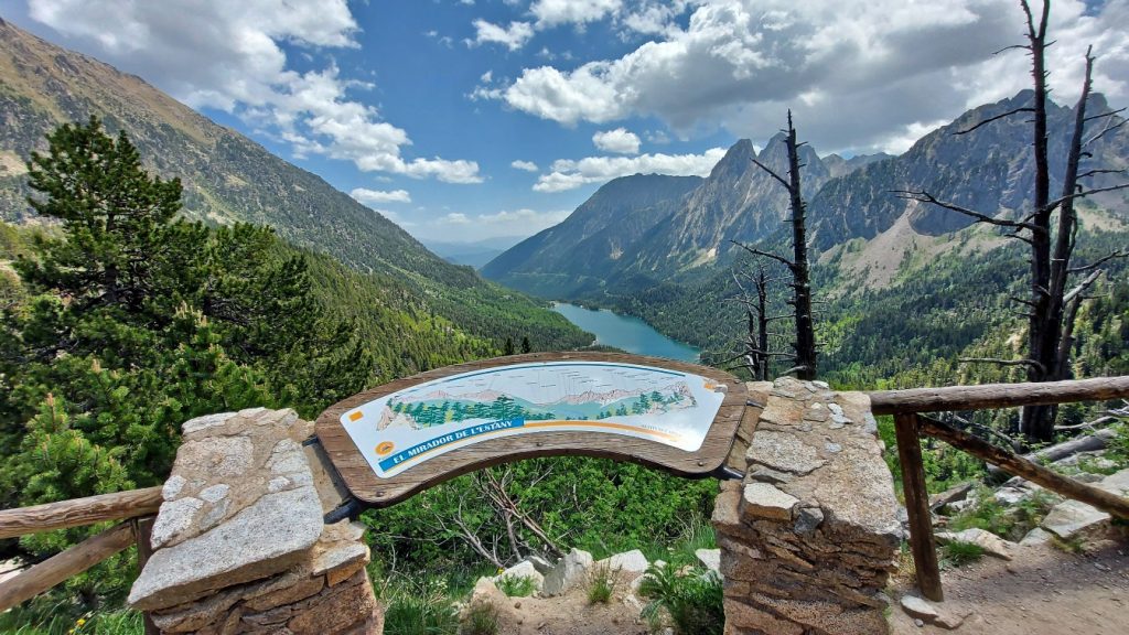 Parque Nacional de Aiguestortes y lago de Sant Maurici Val dAran Lleida Cataluna 13