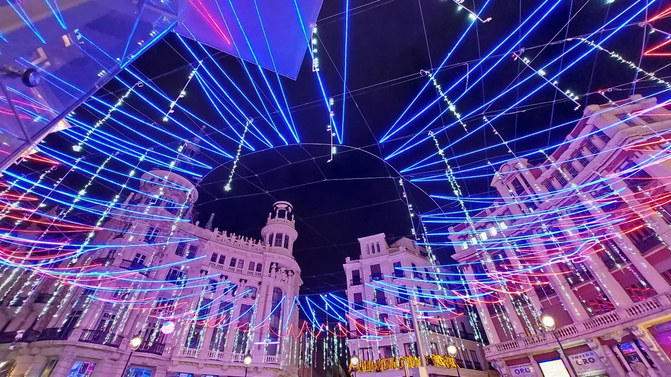Plaza de canalejas iluminada Madrid en Navidad